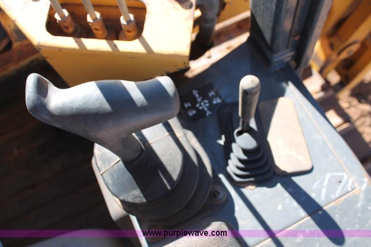 image for item L6787 2007 John Deere 650J LGP pipelayer