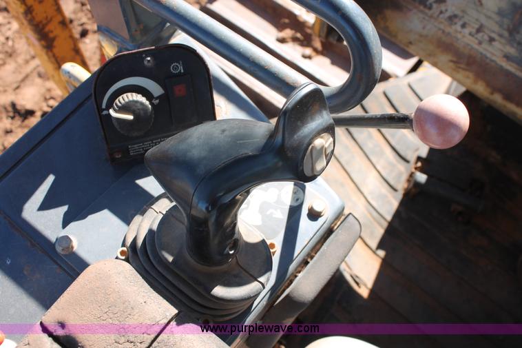 image for item L6787 2007 John Deere 650J LGP pipelayer