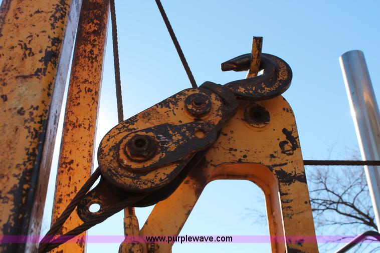 image for item L6787 2007 John Deere 650J LGP pipelayer