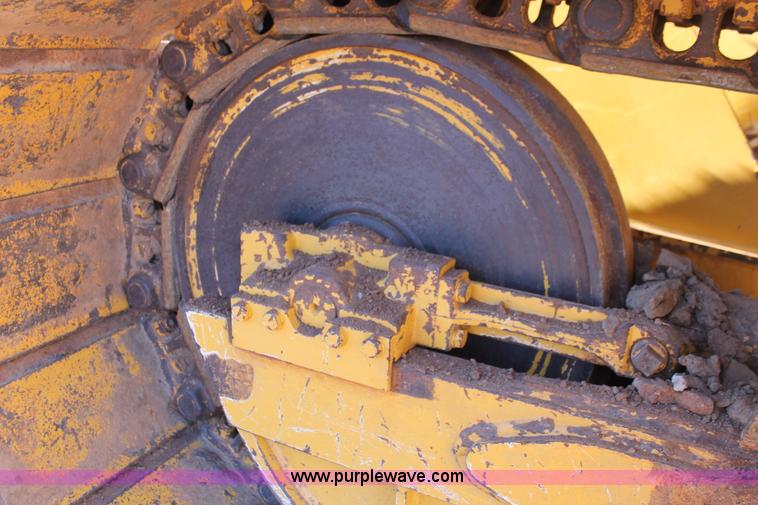 image for item L6787 2007 John Deere 650J LGP pipelayer