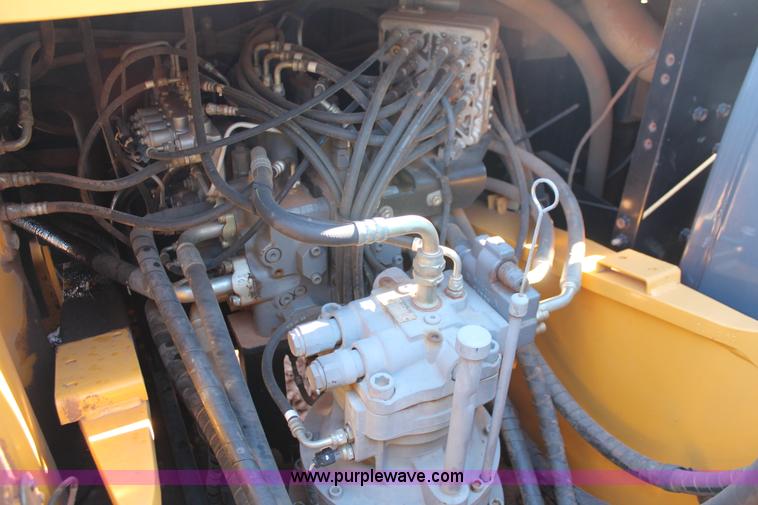 image for item L6792 2008 John Deere 200D LC excavator