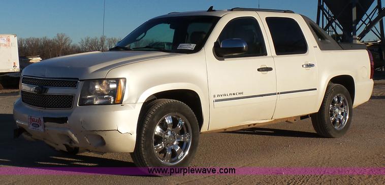 image for item L6795 2009 Chevrolet Avalanche LTZ Crew Cab pickup truck