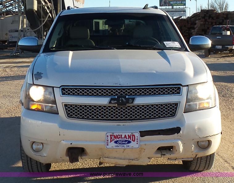 image for item L6795 2009 Chevrolet Avalanche LTZ Crew Cab pickup truck