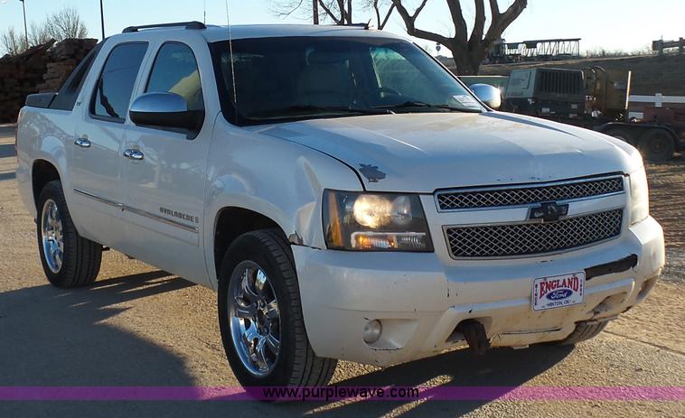 image for item L6795 2009 Chevrolet Avalanche LTZ Crew Cab pickup truck