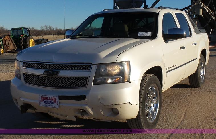 image for item L6795 2009 Chevrolet Avalanche LTZ Crew Cab pickup truck