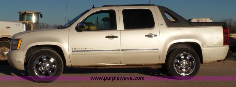 image for item L6795 2009 Chevrolet Avalanche LTZ Crew Cab pickup truck