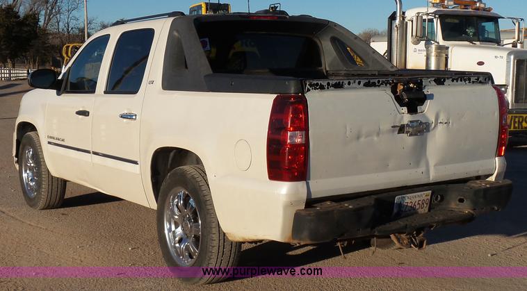 image for item L6795 2009 Chevrolet Avalanche LTZ Crew Cab pickup truck