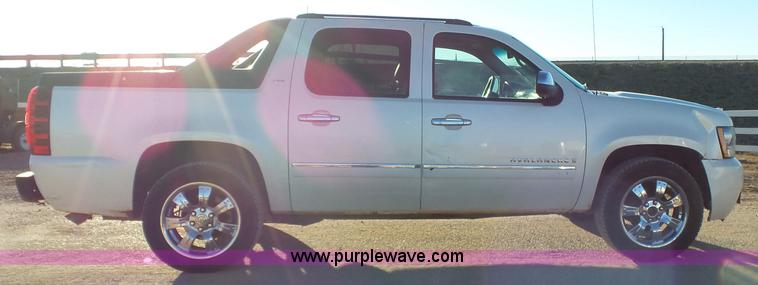 image for item L6795 2009 Chevrolet Avalanche LTZ Crew Cab pickup truck