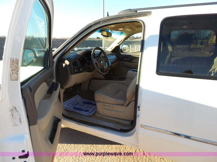 image for item L6795 2009 Chevrolet Avalanche LTZ Crew Cab pickup truck