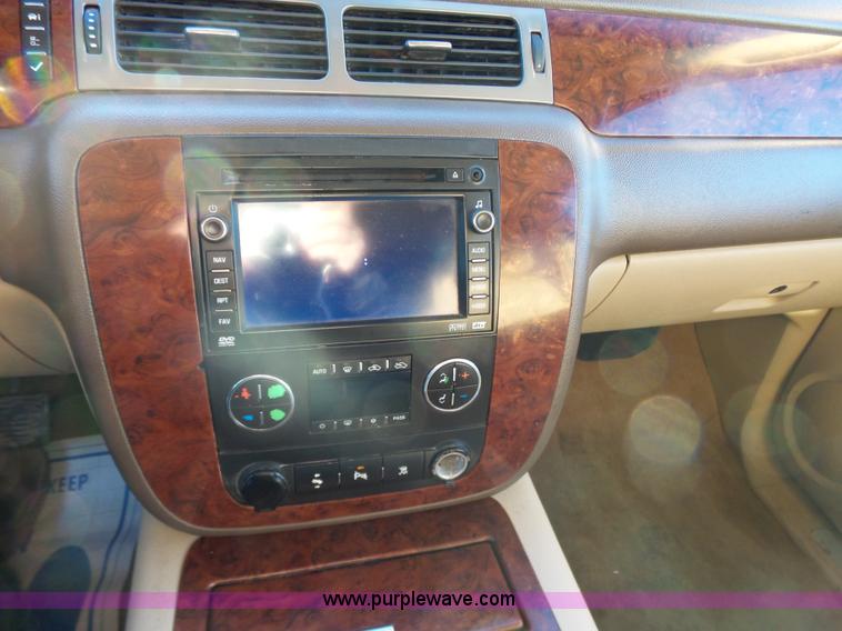 image for item L6795 2009 Chevrolet Avalanche LTZ Crew Cab pickup truck