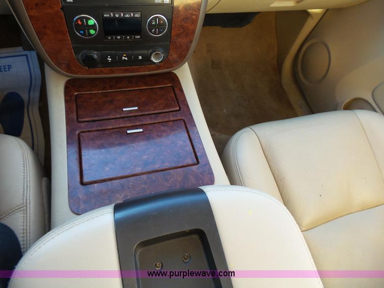 image for item L6795 2009 Chevrolet Avalanche LTZ Crew Cab pickup truck