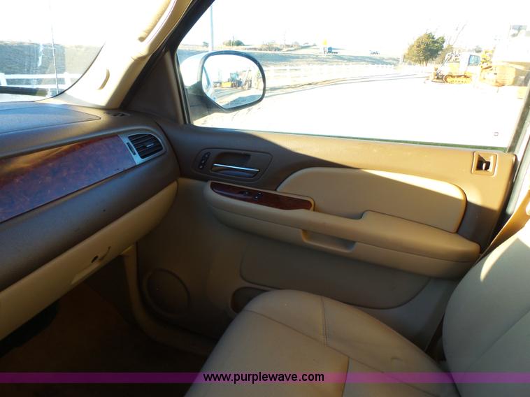 image for item L6795 2009 Chevrolet Avalanche LTZ Crew Cab pickup truck