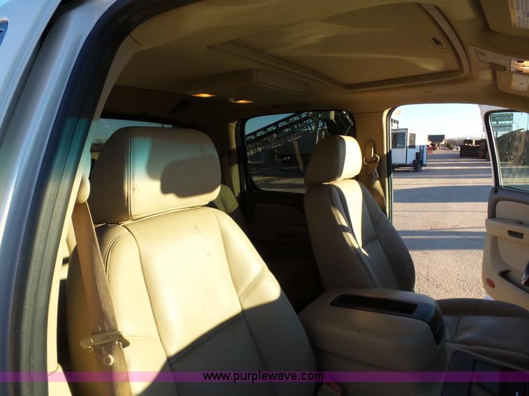 image for item L6795 2009 Chevrolet Avalanche LTZ Crew Cab pickup truck