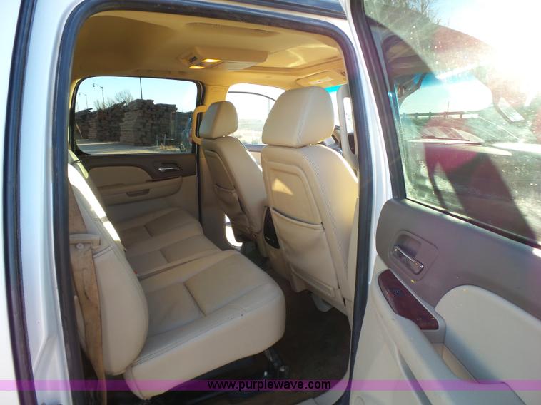 image for item L6795 2009 Chevrolet Avalanche LTZ Crew Cab pickup truck