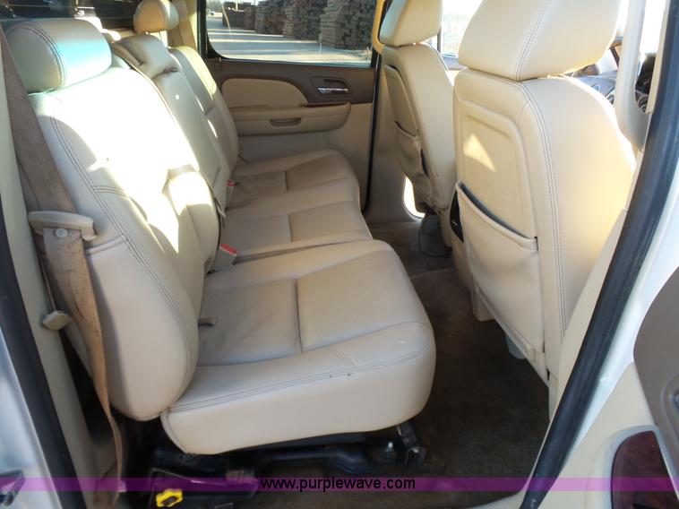 image for item L6795 2009 Chevrolet Avalanche LTZ Crew Cab pickup truck