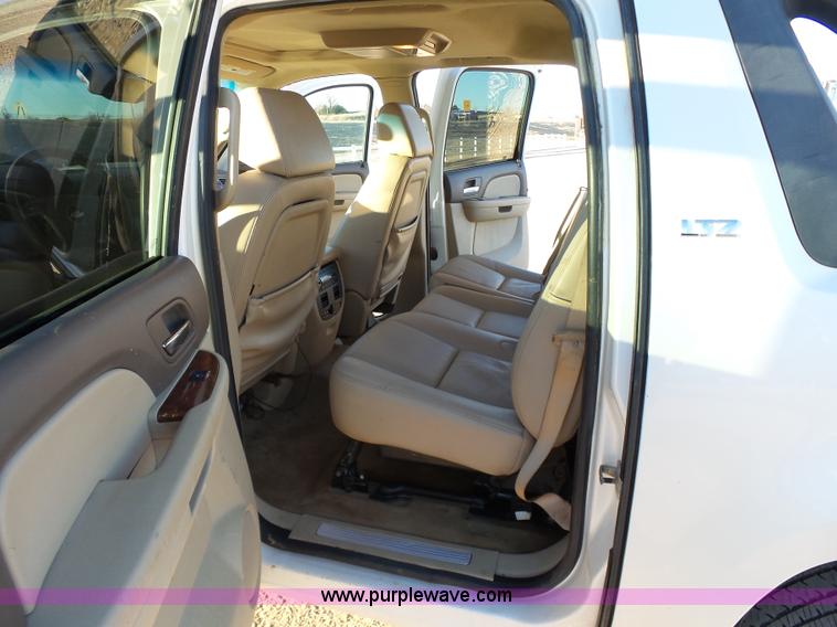 image for item L6795 2009 Chevrolet Avalanche LTZ Crew Cab pickup truck