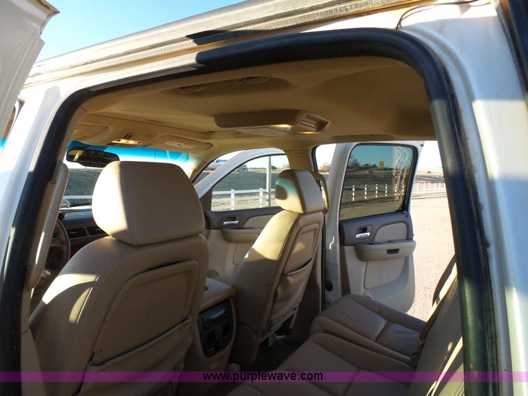 image for item L6795 2009 Chevrolet Avalanche LTZ Crew Cab pickup truck