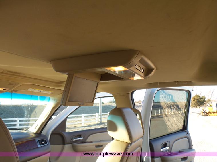 image for item L6795 2009 Chevrolet Avalanche LTZ Crew Cab pickup truck