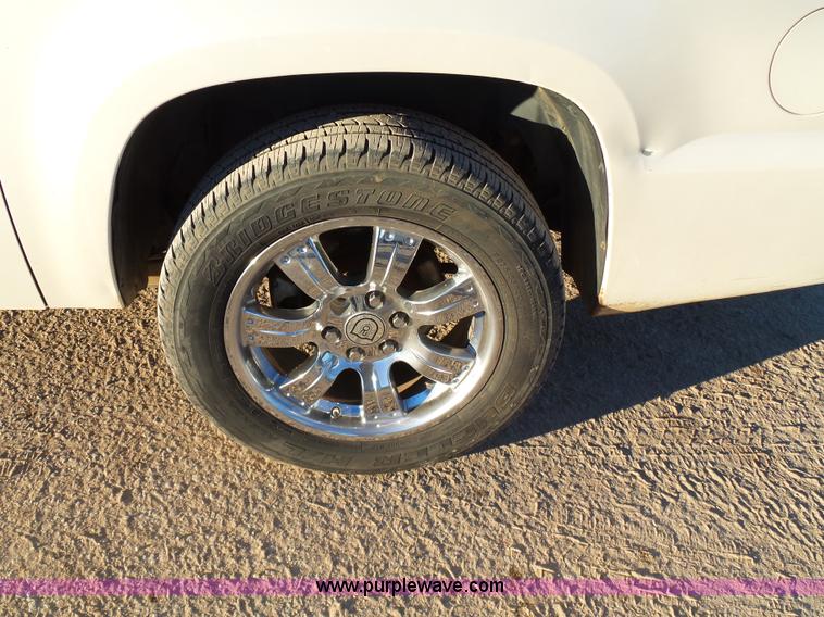 image for item L6795 2009 Chevrolet Avalanche LTZ Crew Cab pickup truck