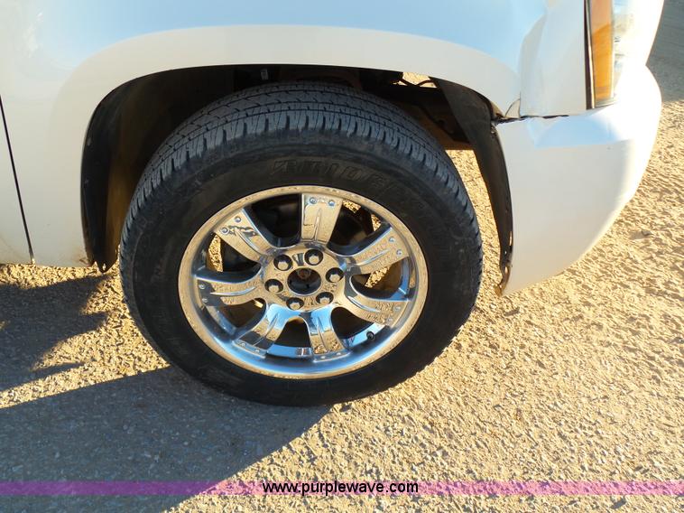 image for item L6795 2009 Chevrolet Avalanche LTZ Crew Cab pickup truck