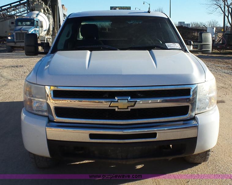 image for item L6796 2009 Chevrolet Silverado 1500 LT Ext. Cab pickup truck