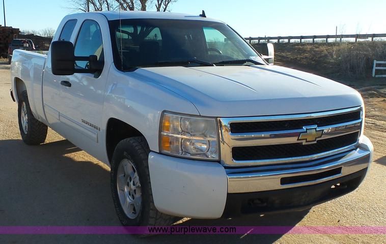 image for item L6796 2009 Chevrolet Silverado 1500 LT Ext. Cab pickup truck