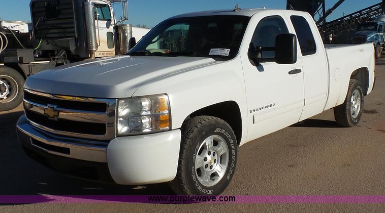 image for item L6796 2009 Chevrolet Silverado 1500 LT Ext. Cab pickup truck