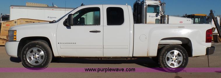 image for item L6796 2009 Chevrolet Silverado 1500 LT Ext. Cab pickup truck
