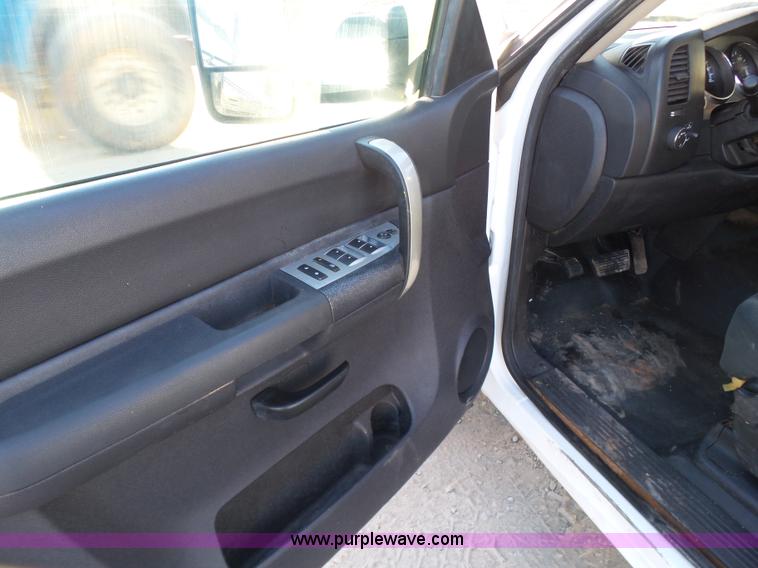 image for item L6796 2009 Chevrolet Silverado 1500 LT Ext. Cab pickup truck