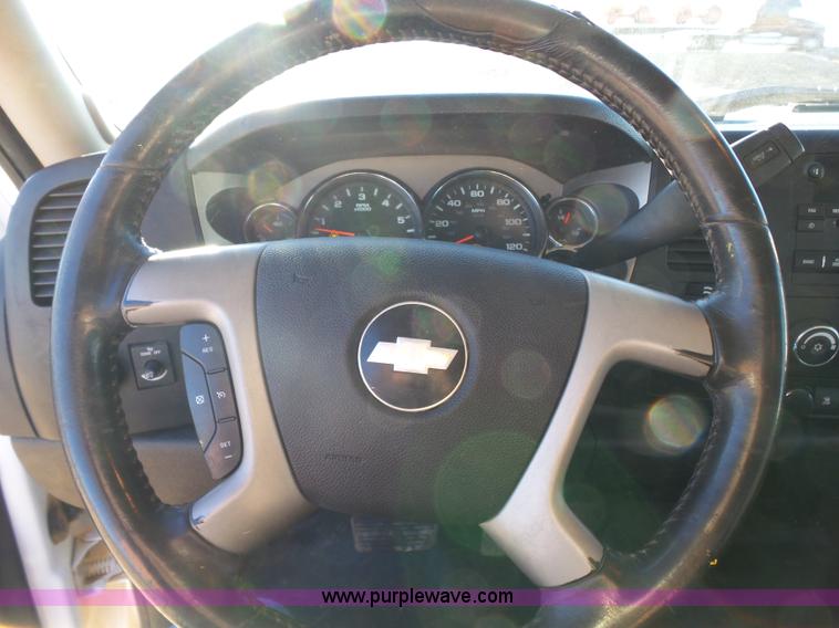 image for item L6796 2009 Chevrolet Silverado 1500 LT Ext. Cab pickup truck