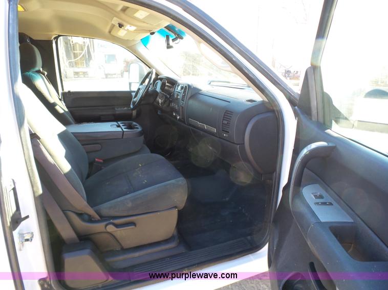 image for item L6796 2009 Chevrolet Silverado 1500 LT Ext. Cab pickup truck