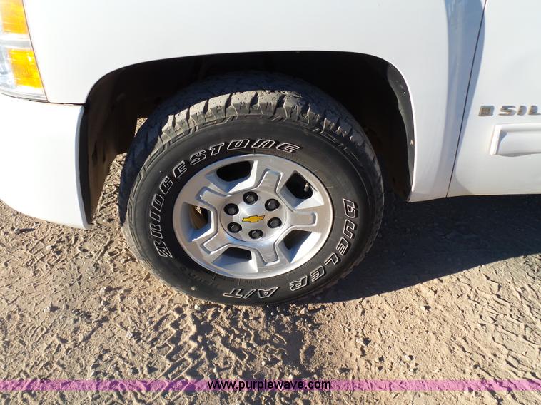 image for item L6796 2009 Chevrolet Silverado 1500 LT Ext. Cab pickup truck