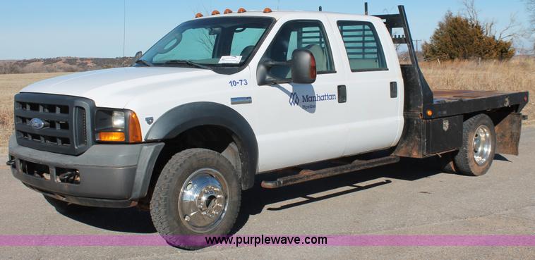 image for item L6799 2006 Ford F450 Super Duty Crew Cab flatbed truck