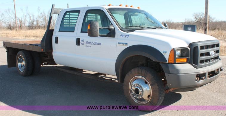 image for item L6799 2006 Ford F450 Super Duty Crew Cab flatbed truck