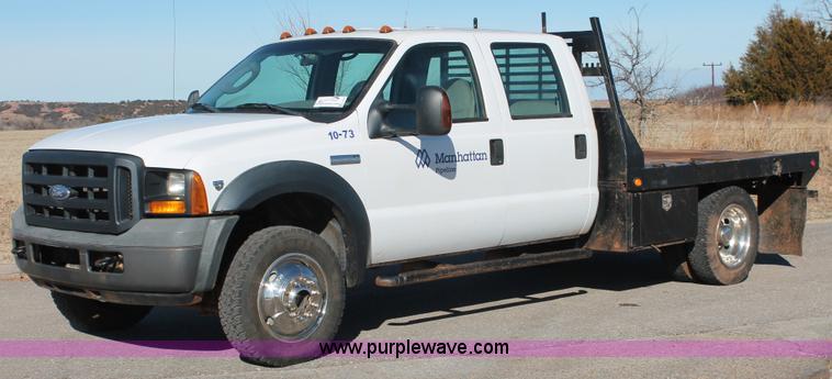 image for item L6799 2006 Ford F450 Super Duty Crew Cab flatbed truck