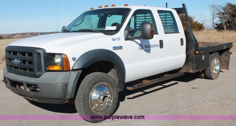 image for item L6799 2006 Ford F450 Super Duty Crew Cab flatbed truck