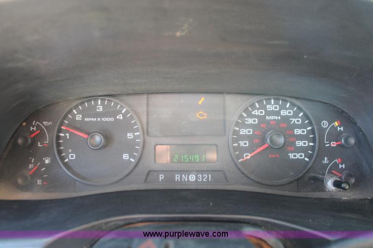 image for item L6799 2006 Ford F450 Super Duty Crew Cab flatbed truck