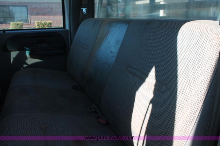 image for item L6799 2006 Ford F450 Super Duty Crew Cab flatbed truck