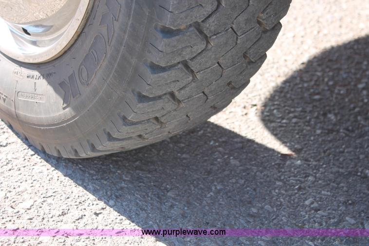 image for item L6799 2006 Ford F450 Super Duty Crew Cab flatbed truck