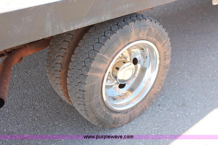 image for item L6799 2006 Ford F450 Super Duty Crew Cab flatbed truck