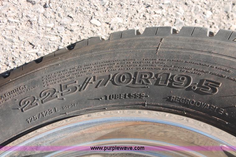 image for item L6799 2006 Ford F450 Super Duty Crew Cab flatbed truck