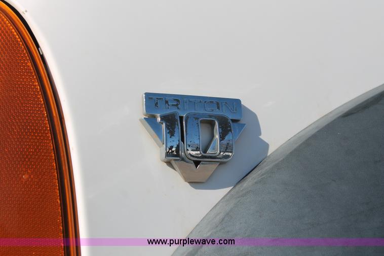 image for item L6799 2006 Ford F450 Super Duty Crew Cab flatbed truck