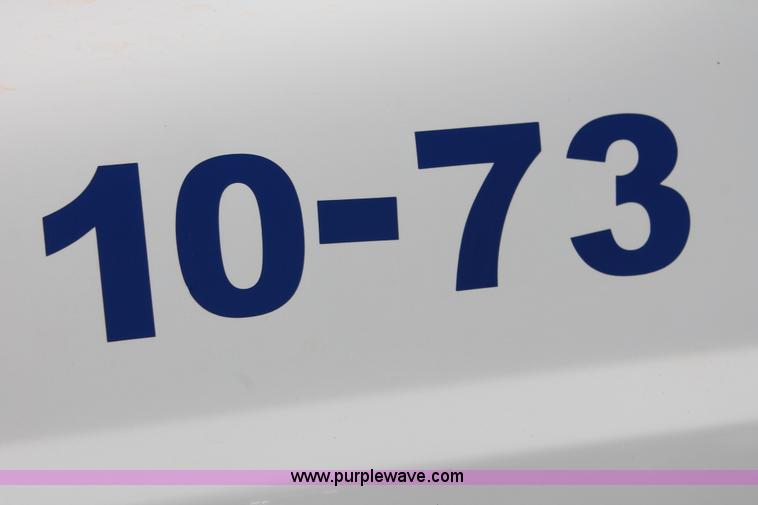 image for item L6799 2006 Ford F450 Super Duty Crew Cab flatbed truck