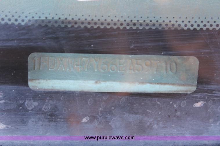 image for item L6799 2006 Ford F450 Super Duty Crew Cab flatbed truck