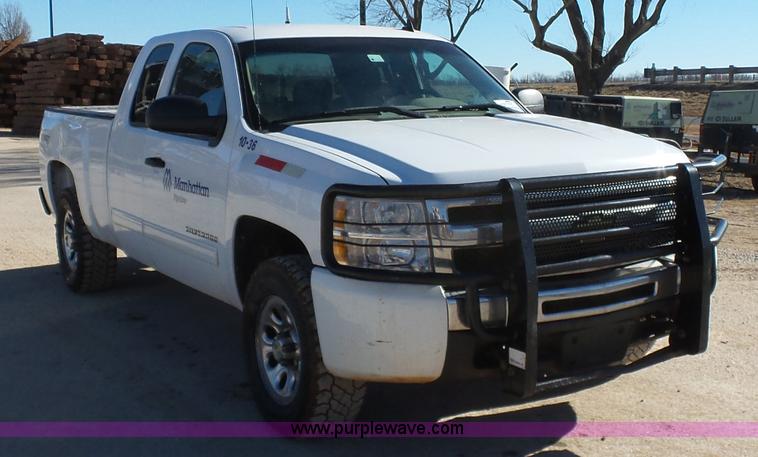 image for item L6801 2011 Chevrolet Silverado 1500 LS Ext. Cab pickup truck