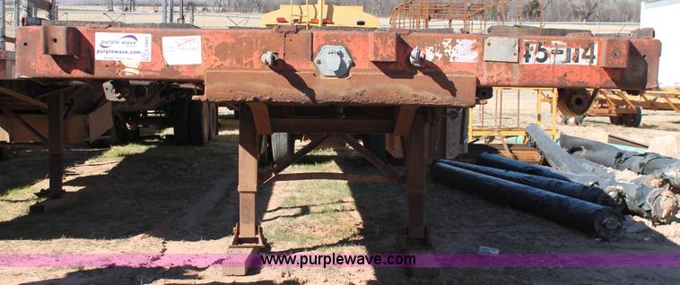 image for item L6802 1984 Dorsey flatbed trailer