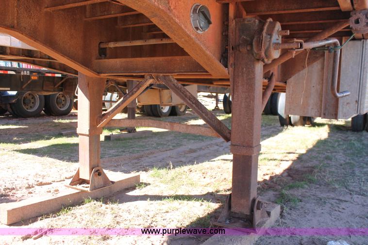 image for item L6802 1984 Dorsey flatbed trailer