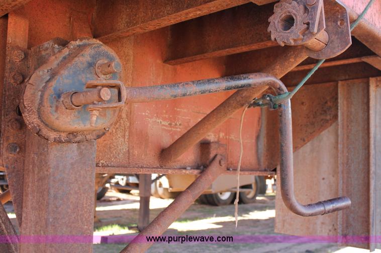 image for item L6802 1984 Dorsey flatbed trailer