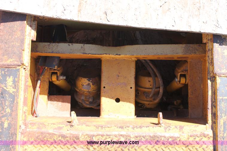 image for item L6803 1997 Atoka 24-DE50-3 drop deck trailer