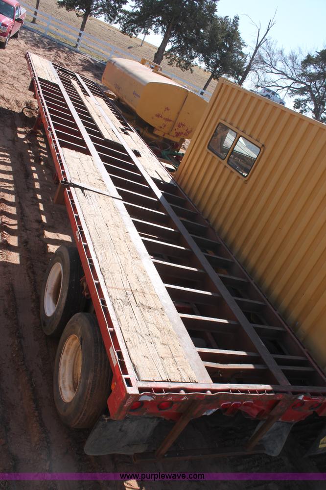 image for item L6806 1980 Great Dane flatbed trailer